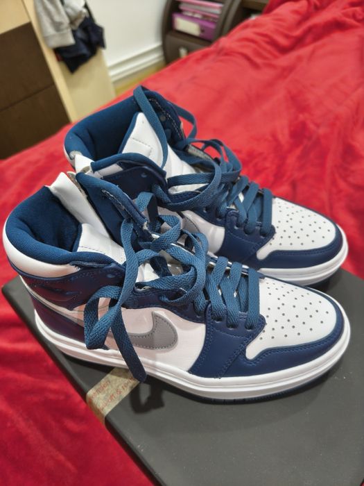 Vând Sneaker inalt Air jordan 1,albastru gențiana,alb gri.