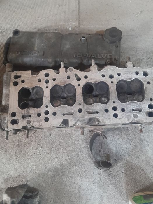 Продам головку мазда 323