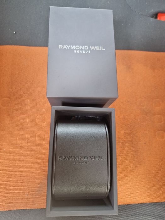 Часовник Raymond Weil от колекцията Freelancer