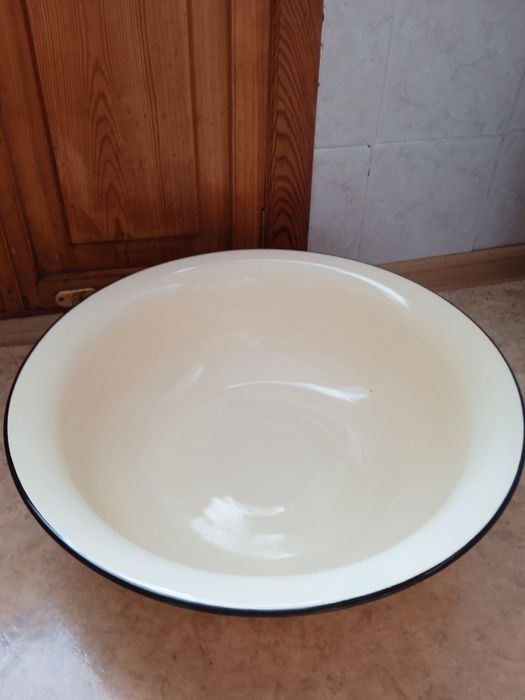 Таз эмалированный