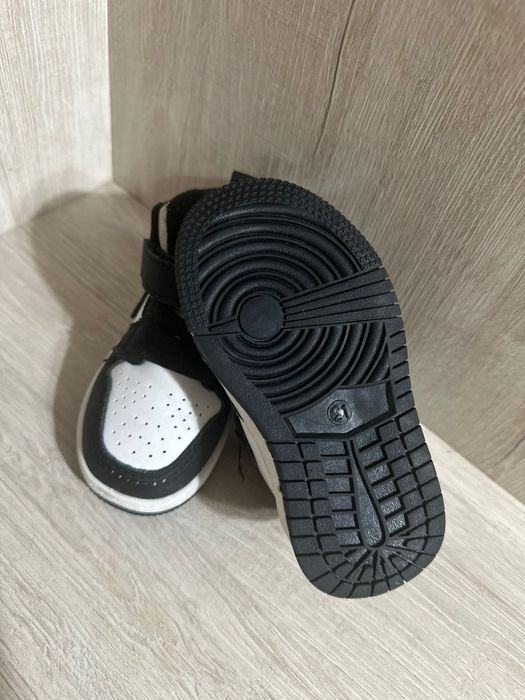 Продам детскую обувь