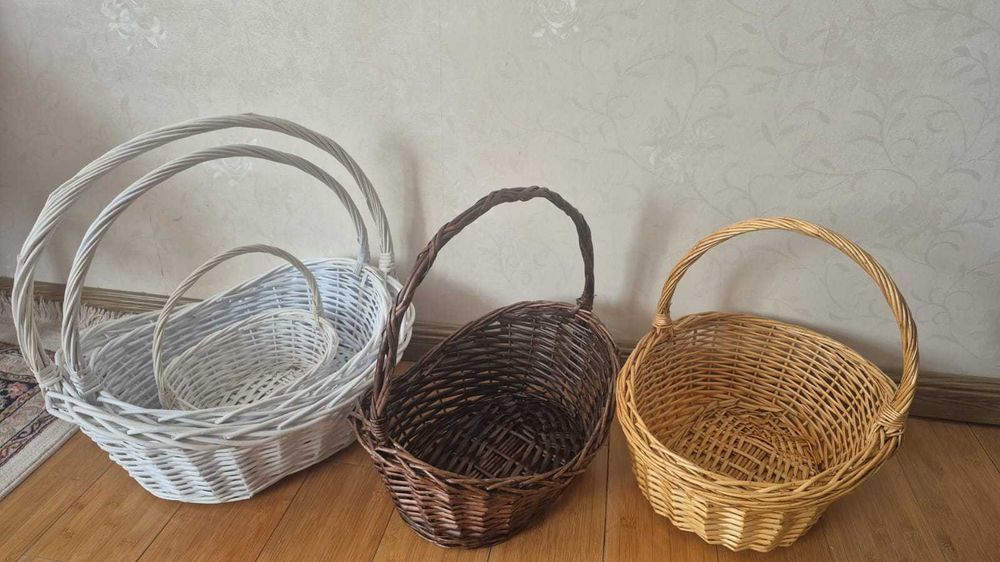 Корзины в колличестве 7 штук разных размеров и расцветок