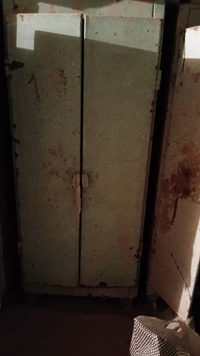 Железный шкафчик