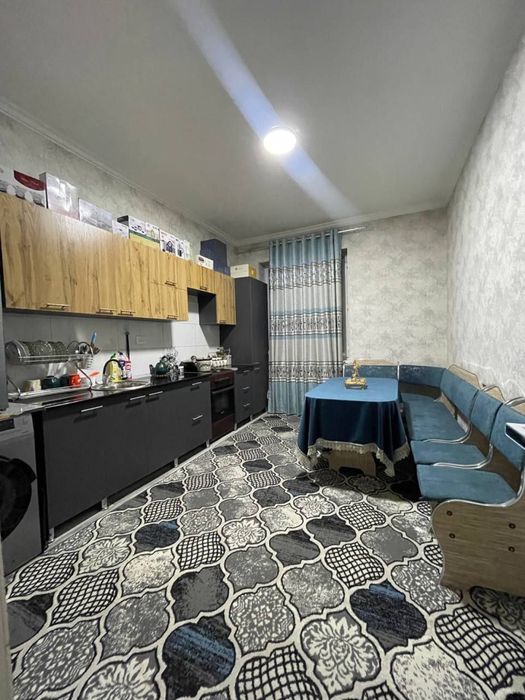 Фаргона шахар марказида 3 хонали квартира сотилади