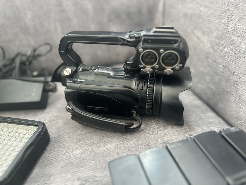 Canon XA10 видеокамера