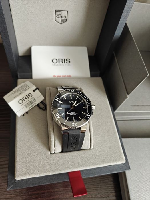 Швейцарские часы ORIS AQUIS DATE,