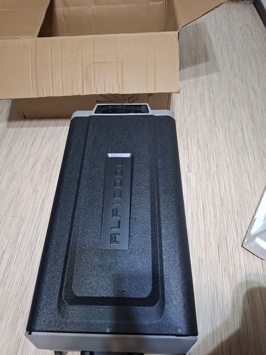 Продам автомобильный холодильник.