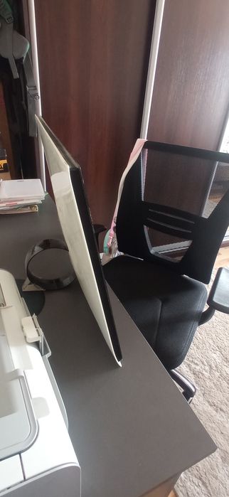 Монитор б/у в хорошем состоянии