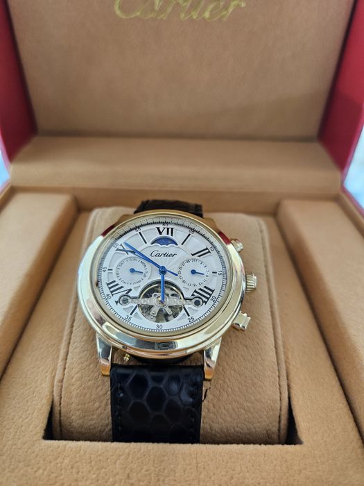 Золотые часы картье 585 пробы, массивныеи очень  крупные в диаметре