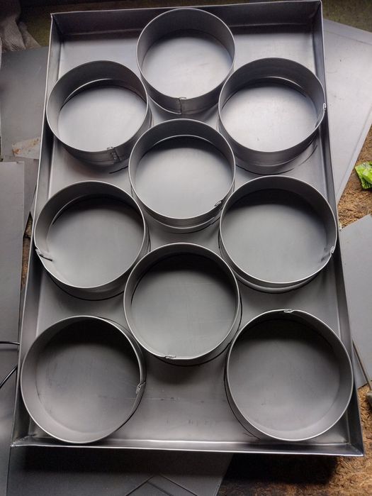 Изработка на тавички и форми за закуски , малинки и пици