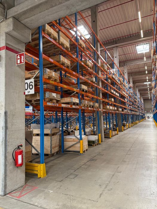 vând rafturi metalice industriale