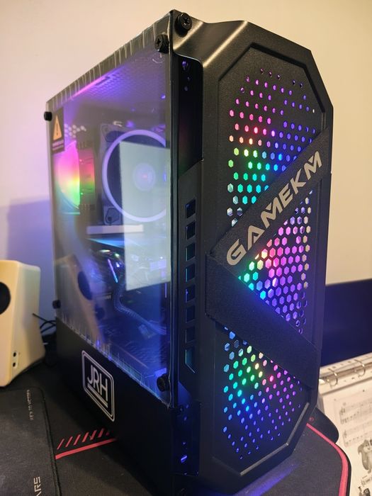 Desktop ryzen 7 2700x, rtx 2060, 16gb RAM