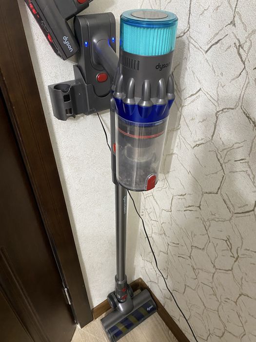 Продам вертикальный пылесос