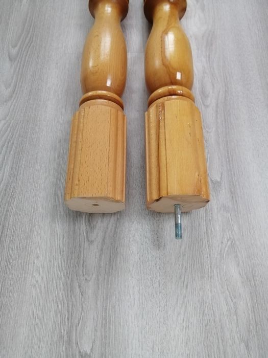 Vând stâlpi (baluștri) lemn stejar