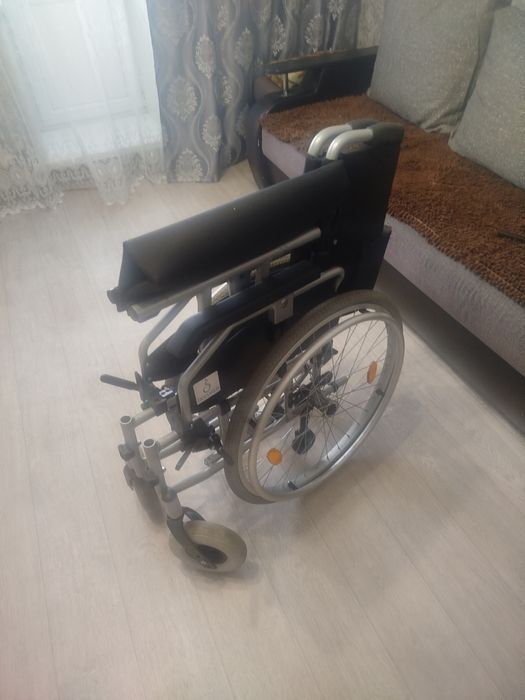 Продам инвалидную коляску