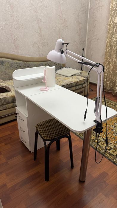 Маникюрный стол срочно