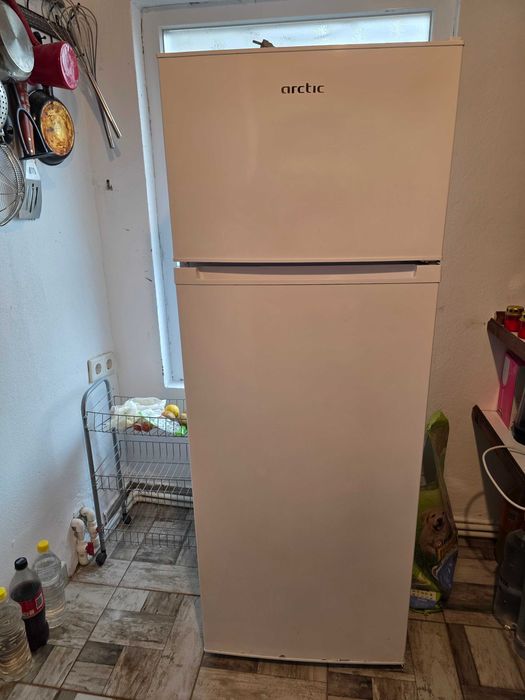 Frigider Arctic congelator +frigider