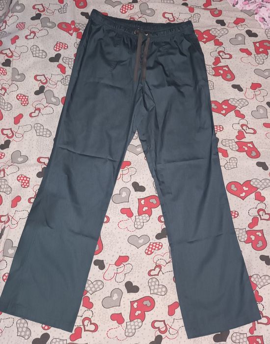 Vănd costum medical verde închis  nou.