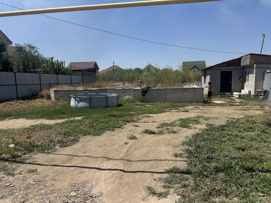 Продам срочно участок с времянкой