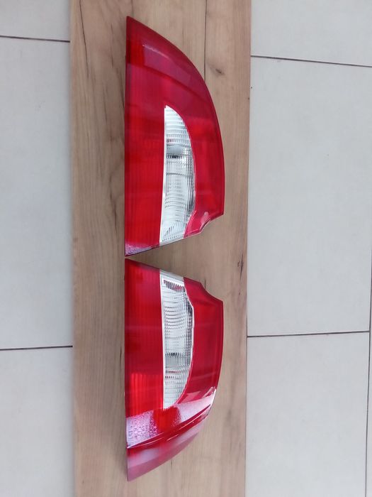 Stop stopuri lampa spate stanga/dreapta Skoda Superb 2008-2012