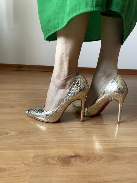 Туфли золотого цвета