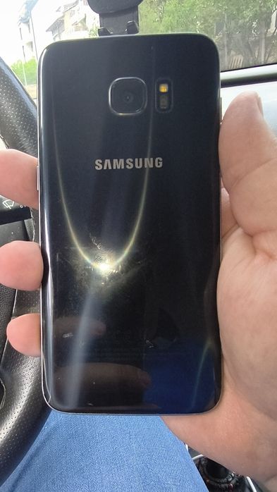 Продавам 2 броя S7 edge