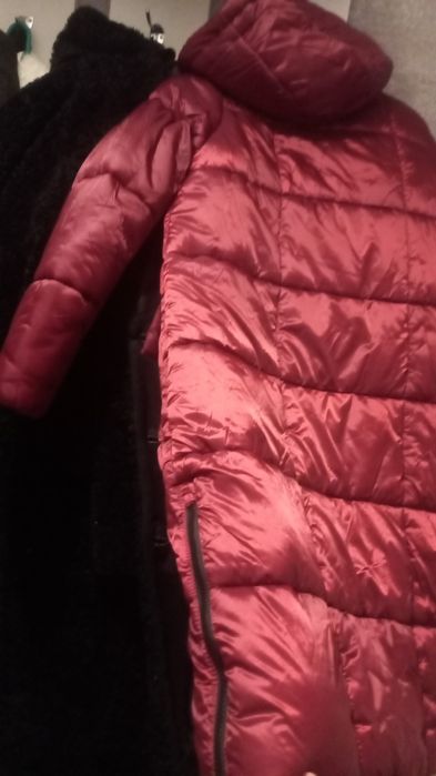 Пуховик бордовый
