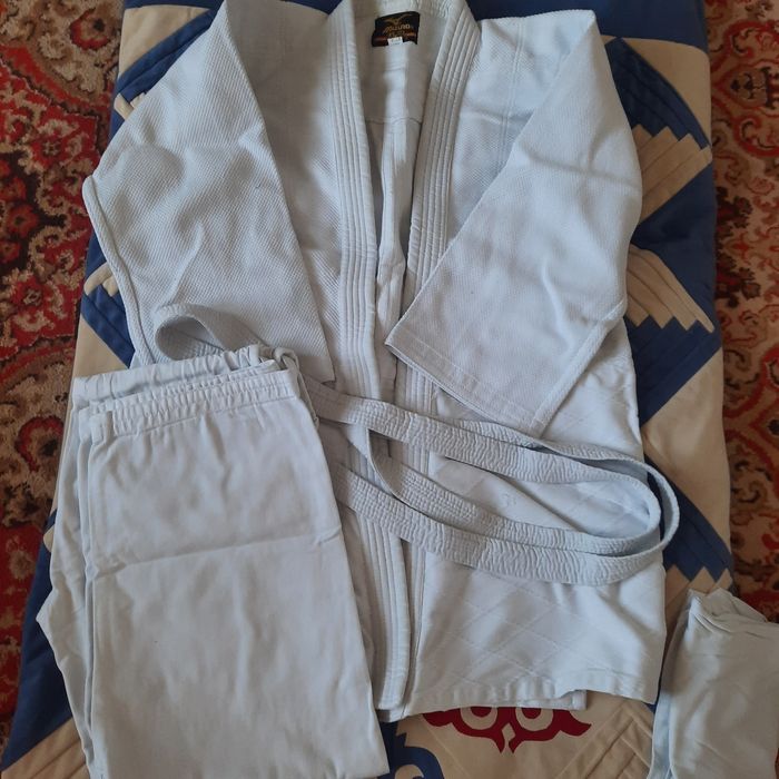 продам кимоно за 10 000тг