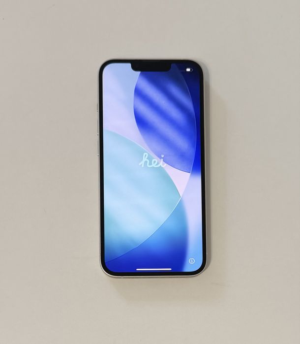 Запазен Iphone 13 + 7 протектора и 6 калъфа