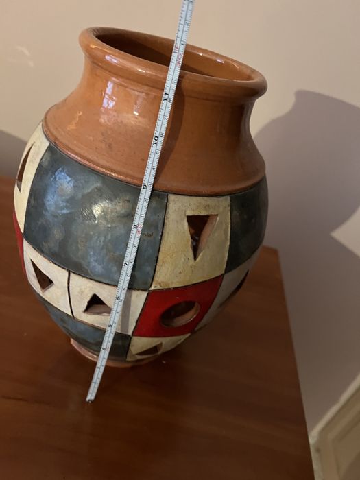 Керамична ваза цветна