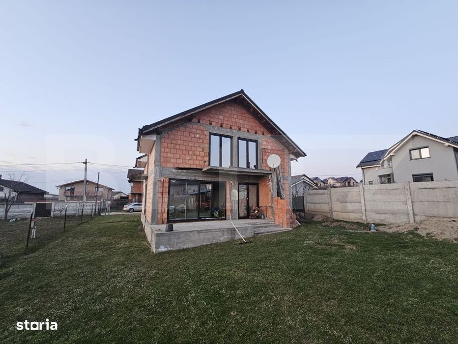 Casa la rosu, P+M, 120 mpu, teren 800 mp, zona Simnicu de sus