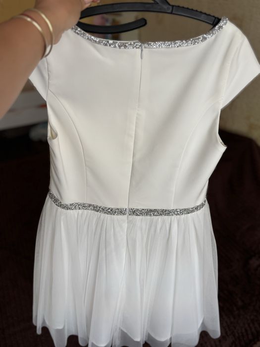 Бяла официална рокля escuara