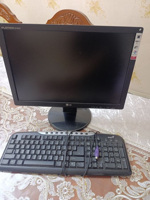 Monitor sotiladi srochna