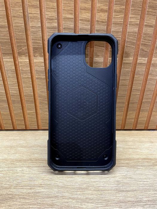 Защитный чехол MagSafe UAG iPhone 14 Plus (карбон)