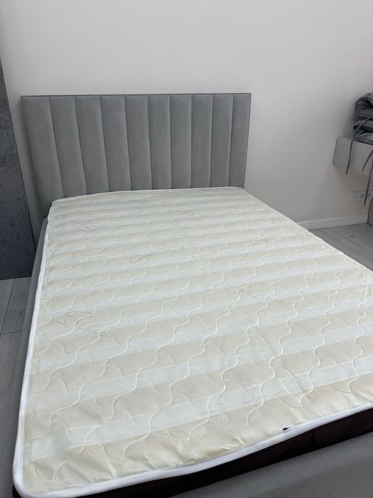Кровать с матрасом