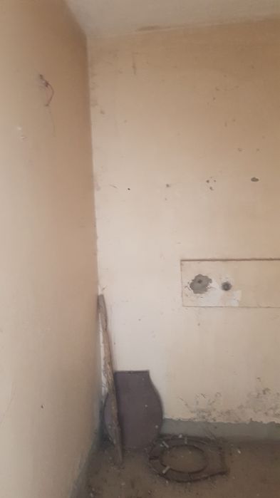 Продава се Тристаен апартамент в Бобов дол - 65 кв.м за 94 €/кв.м - Снимка #2