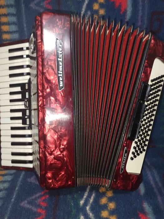Vând urgent acordeon weltmeister stella negociabil