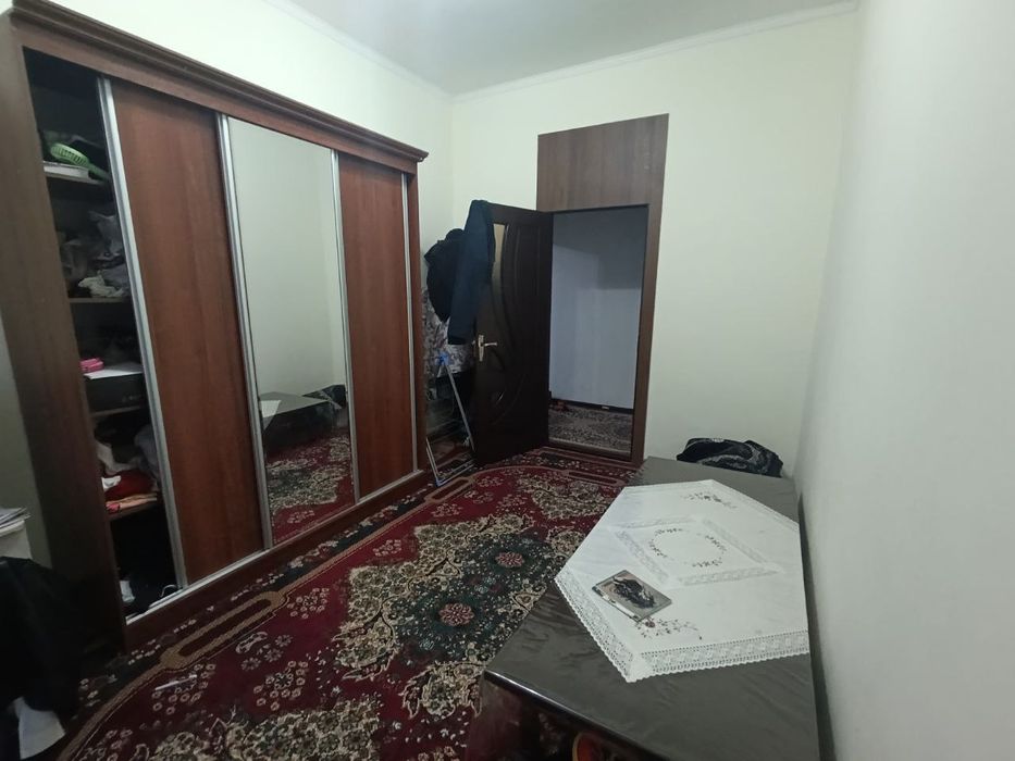 Kvartira sotiladi 2 xonali Adres 5 mikrorayon orbita