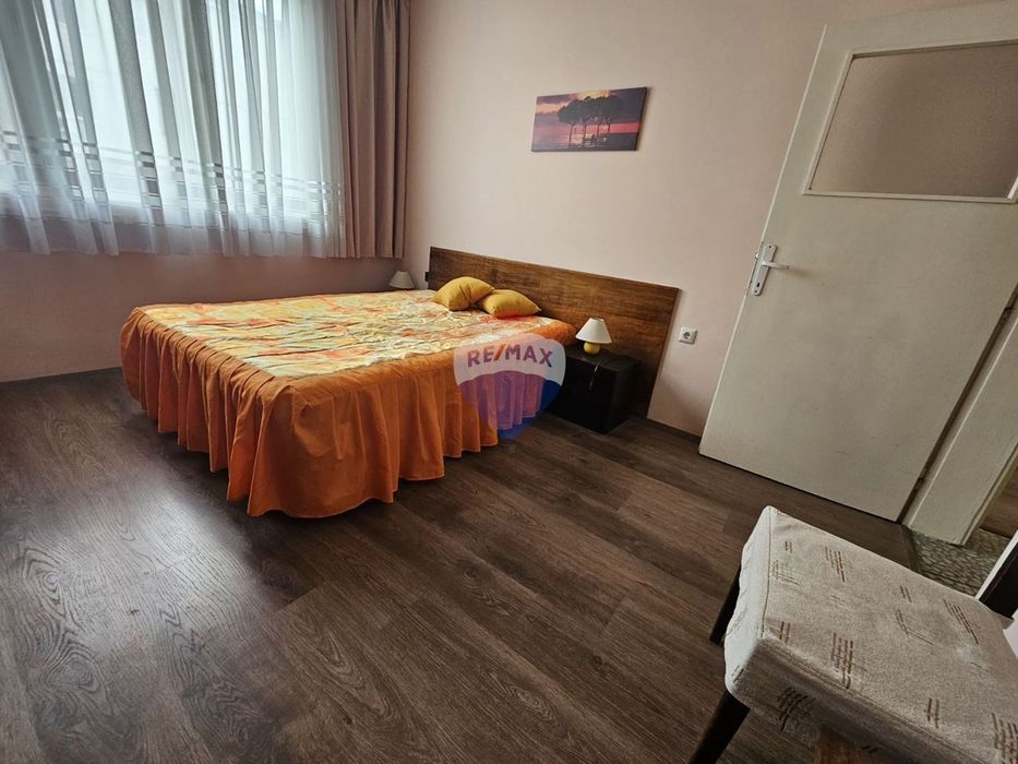 Четиристаен апартамент под наем, Окръжна болница