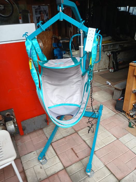 Vând elevator medical