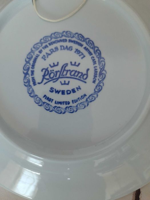 Порцеланови чинии за стена