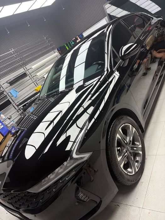 Kia K5 черная 2023 год