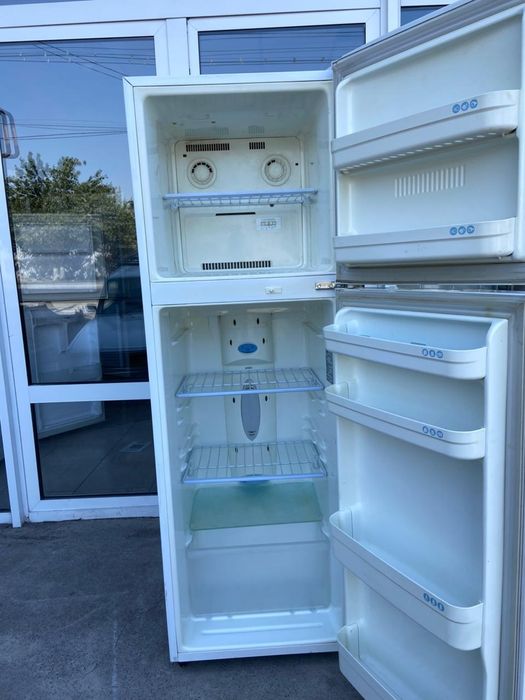 Продам рабочий холодильник LG