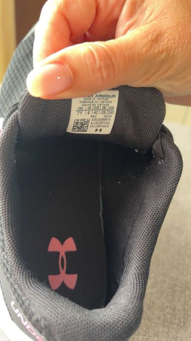 Vând adidasi damă Under Armour