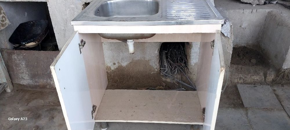 Продаётся кухонный шкаф с раковиной