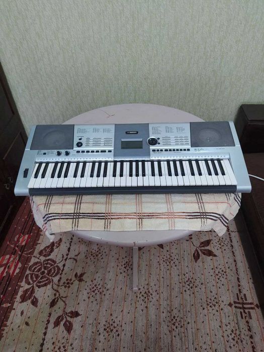 Синтезатор "ямаха е-403" в отличном состоянии