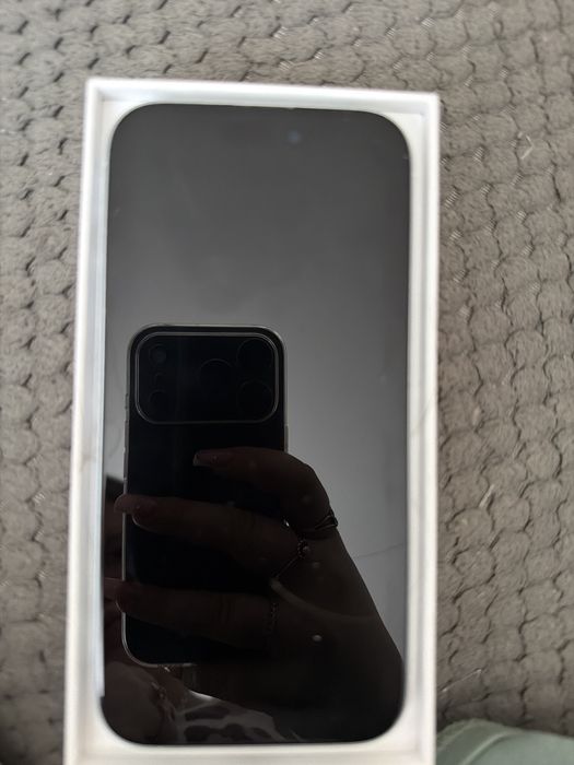 Продаю айфон 15 базоввый