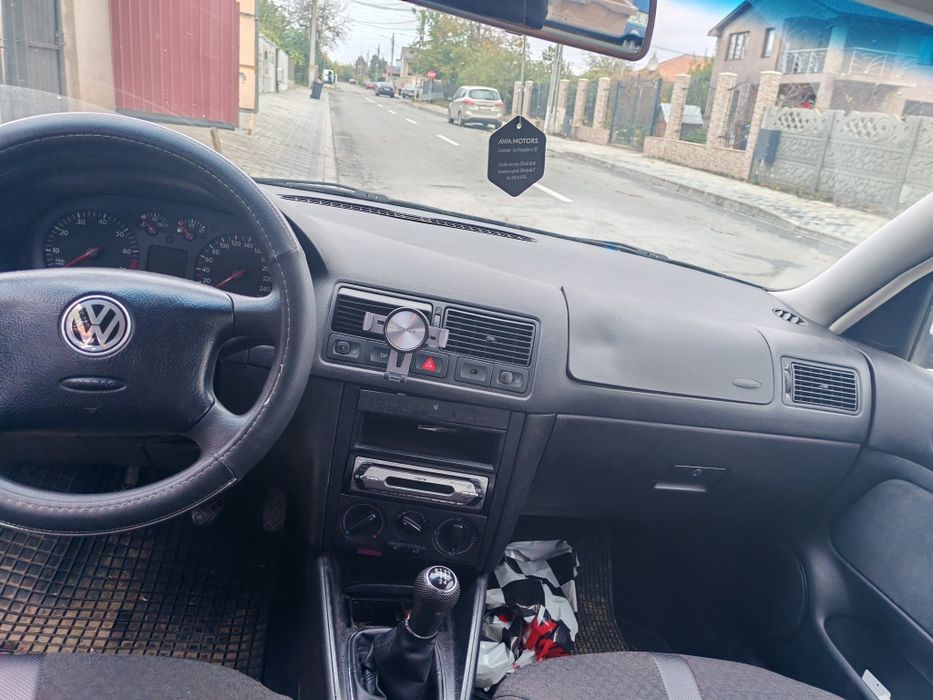 VOLKSWAGEN Golf 2000 — imagine 4