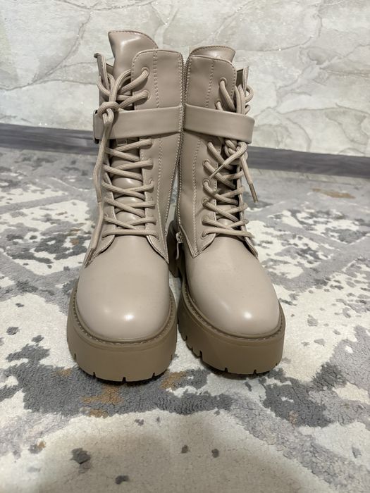 Продам новые зимние ботинки