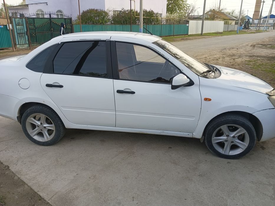 Лада гранта 2013 года газ-бензин